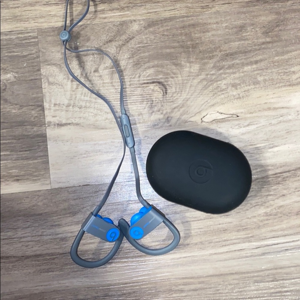 PowerBeats 3 Wireless Headphones with case
